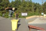 Tomáš Javůrek - bs kickflip - vítězný trik neoficiálního best tricku přes popelnici